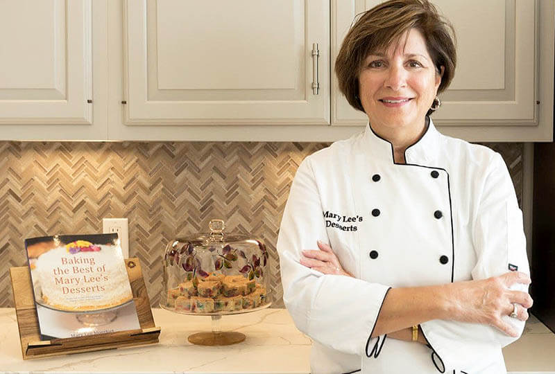 Baking the Best of Mary Lee's Desserts by Mary Lee Montfort